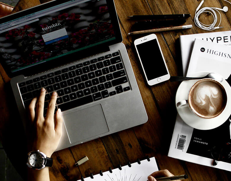 home_mockup_about1-2